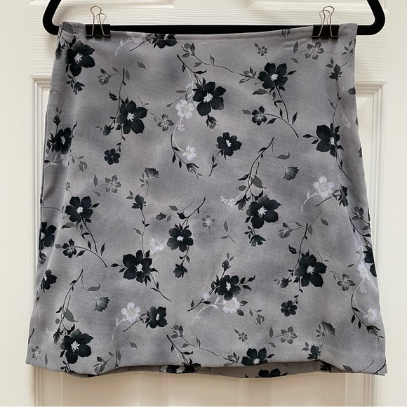 🍂SOLD🍂Wrapper Grey Floral Mini Skirt With Side Slits - Picture 1 of 4